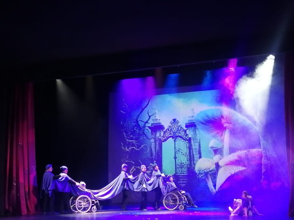 
									В  «Пятом» театре показали спектакль для особенных детей 