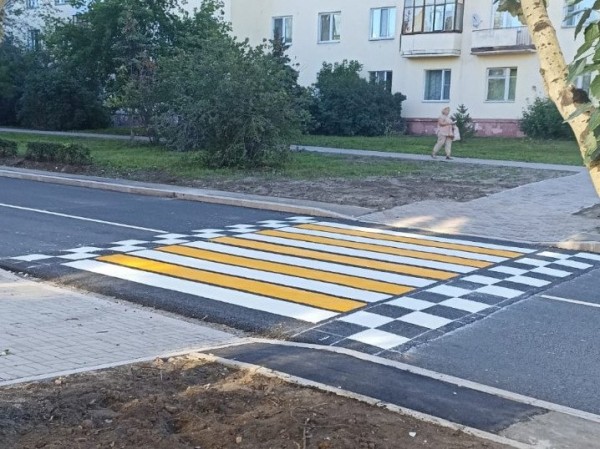 
									Омский первоклассник попал под машину на переходе 