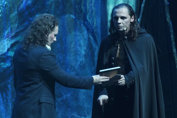 "Нет-нет, да и плюну через плечо": премьера мюзикла "Дракула" 