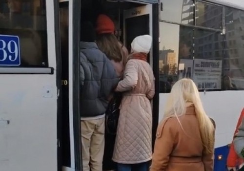 Омску все еще мало даже больших автобусов