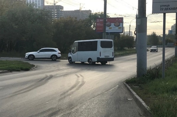 
									В Омске перекрыли бульвар Архитекторов: как там сейчас ездят 