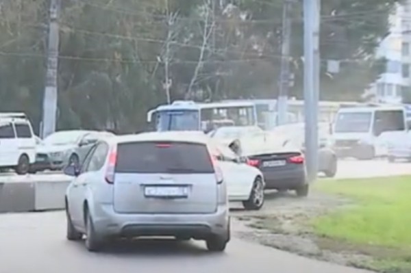 
									В Омске перекрыли бульвар Архитекторов: как там сейчас ездят 