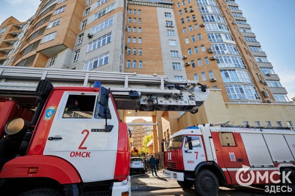 Пробежать 22 этажа с пожарными: как экстремально провести утро в Омске  