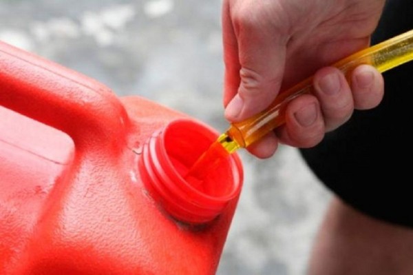 
									Почему в Омске стремительно дорожает бензин? 