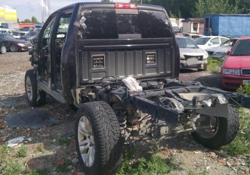 Бывший спикер Тевризского райсовета Шаройко всё-таки заплатил омским приставам за разобранный автомобиль Бывший спикер Тевризского райсовета Шаройко всё-таки заплатил омским приставам за разобранный автомобиль