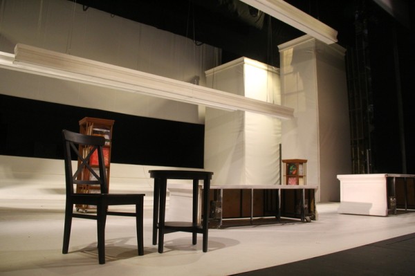 
									Закулисье Омской драмы: трюм сцены, актерские приметы и кирпич Достоевского 