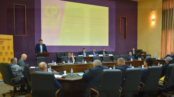 Андрей Жуковский вновь стал лидером омских эсеров  
									Андрей Жуковский вновь стал лидером омских эсеров