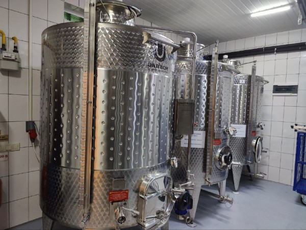 
									Бывший инженер «Полета» открыл под Омском крутую винодельню 