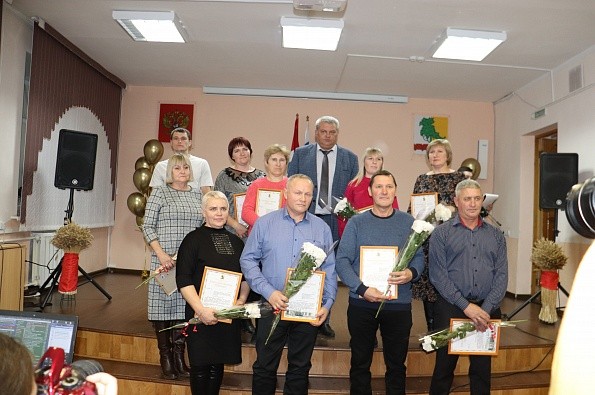 
									В Омском районе наградили лучших тружеников села 