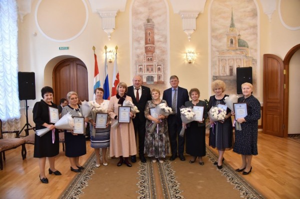 Шелест поздравил омских педагогов, чьи имена занесли в Книгу почета
Шелест поздравил омских педагогов, чьи имена занесли в Книгу почета