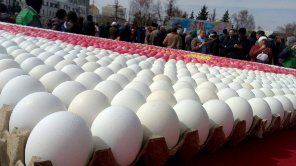 Дефицит и санкции: почему в Омске взлетели цены на яйца?
Дефицит и санкции: почему в Омске взлетели цены на яйца?