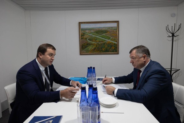 
									Хоценко рассказал Хуснуллину о работе омских строителей в Стаханове 