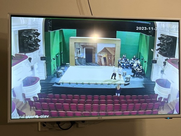 
									Закулисье Омской драмы: трюм сцены, актерские приметы и кирпич Достоевского 