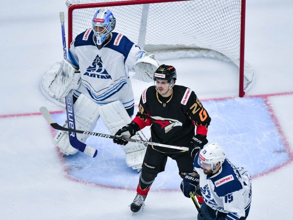 
									Лучшего игрока «Омских Крыльев» неожиданно продали в Тулу 