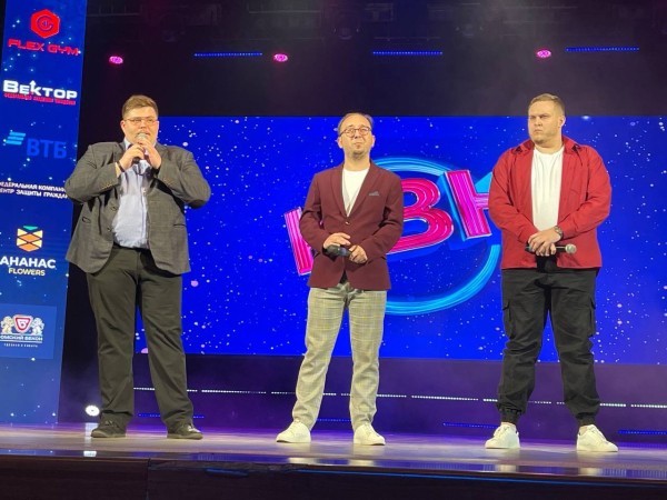 
									«У вас шелест круглый год»: в Омске прошел грандиозный фестиваль КВН 