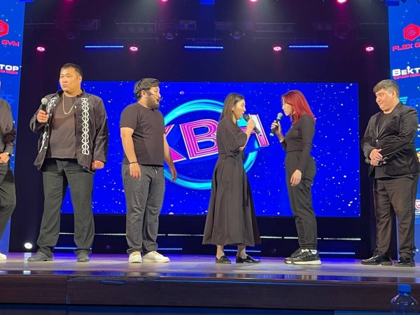 
									«У вас шелест круглый год»: в Омске прошел грандиозный фестиваль КВН 