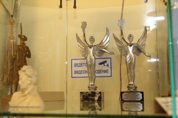 
									Закулисье Омской драмы: трюм сцены, актерские приметы и кирпич Достоевского 