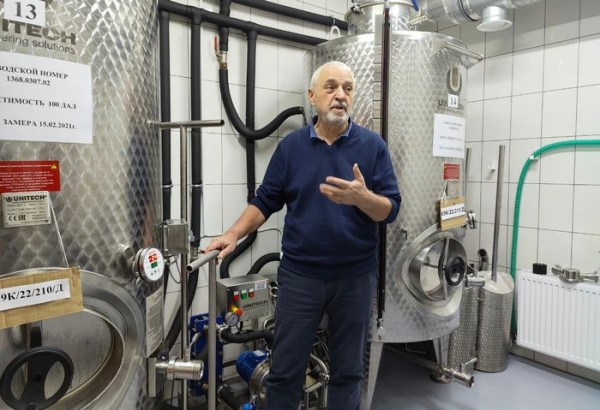 
									Бывший инженер «Полета» открыл под Омском крутую винодельню 