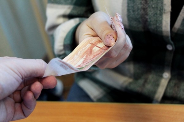 Средний размер взятки в Омской области вырос до 477 тысяч рублей
Средний размер взятки в Омской области вырос до 477 тысяч рублей