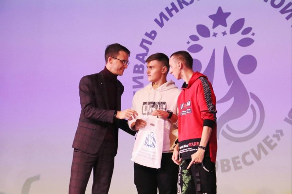 "Лучше понять друг друга". Омские студенты провели фестиваль инклюзивной культуры