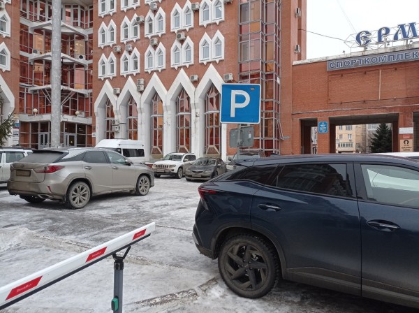 Транспортный коллапс: к чему может привести запрет парковок в центре Омска?
Транспортный коллапс: к чему может привести запрет парковок в центре Омска?