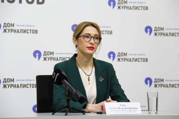 Новогодний стол так и манит. Как есть, чтобы не переесть