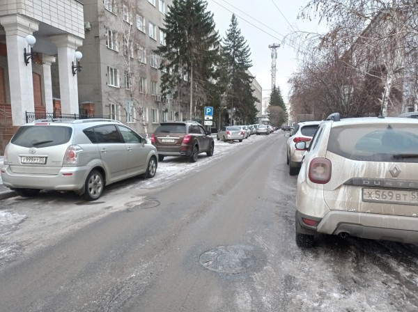 Транспортный коллапс: к чему может привести запрет парковок в центре Омска?
Транспортный коллапс: к чему может привести запрет парковок в центре Омска?
