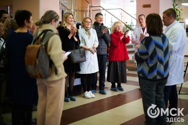 "Химия между нами": как фотопроект объединил врачей и их бывших пациентов
