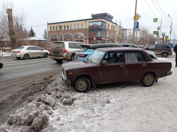 Транспортный коллапс: к чему может привести запрет парковок в центре Омска?
Транспортный коллапс: к чему может привести запрет парковок в центре Омска?