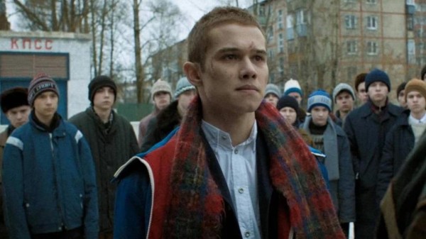 В Омске продают шарф «как у Марата» из сериала «Слово пацана»