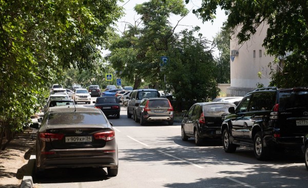 Транспортный коллапс: к чему может привести запрет парковок в центре Омска?
Транспортный коллапс: к чему может привести запрет парковок в центре Омска?