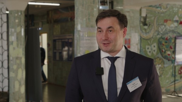 Водородный автомобиль, беспроводная зарядка и эхоскоп. Чем удивили омские студенты на научной конференции