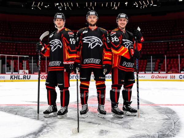 
									Болельщики «Авангарда» заплатили 200 тысяч за свитера лидеров команды 