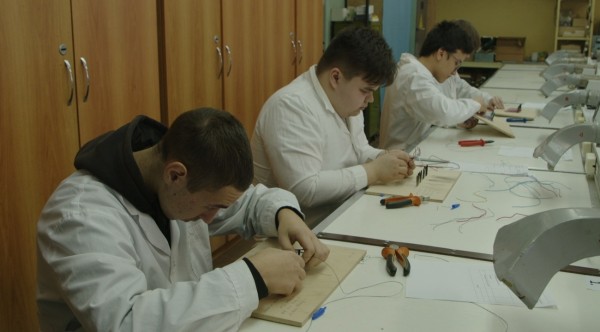 Водородный автомобиль, беспроводная зарядка и эхоскоп. Чем удивили омские студенты на научной конференции