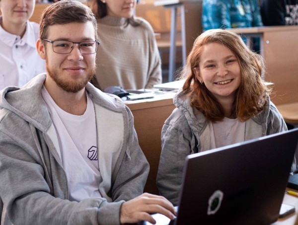 Эксперты оценили IT-проекты студентов ОмГУ
Эксперты оценили IT-проекты студентов ОмГУ