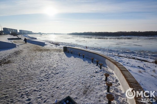 Идея для экстремалов: сморим ледостав на Иртыше за новой барной стойкой прямо на улице