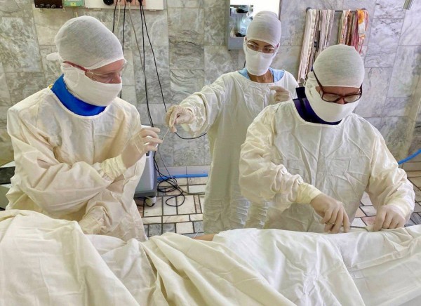 
									100-летняя омичка упала и сломала бедро, а через несколько дней смогла ходить 