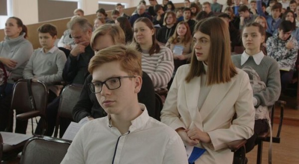 Водородный автомобиль, беспроводная зарядка и эхоскоп. Чем удивили омские студенты на научной конференции