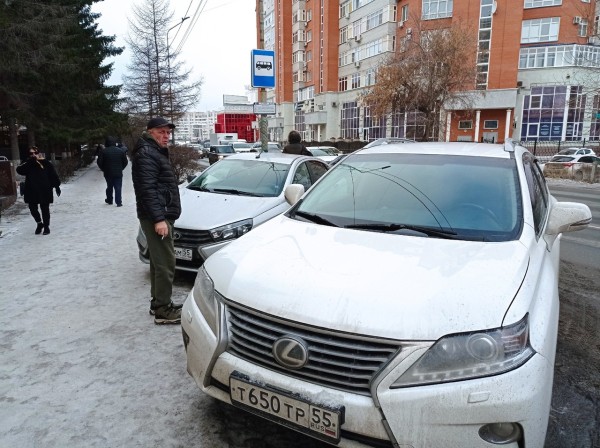 Транспортный коллапс: к чему может привести запрет парковок в центре Омска?
Транспортный коллапс: к чему может привести запрет парковок в центре Омска?