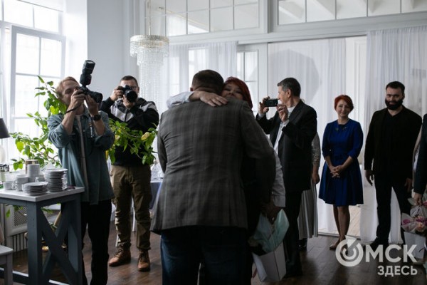 "Химия между нами": как фотопроект объединил врачей и их бывших пациентов