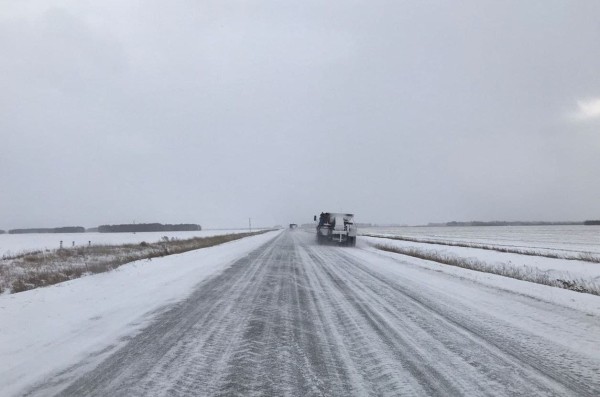 
									По 2 дня в грязи: как омичи ездили в Новосибирск по дороге, о которой рассказали Путину? 