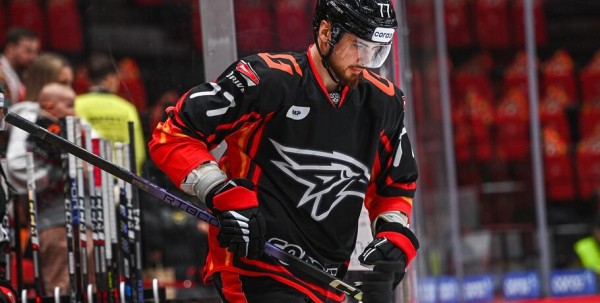 "Авангард" с крупным счётом проиграл дома "Ак Барсу"
"Авангард" с крупным счётом проиграл дома "Ак Барсу"