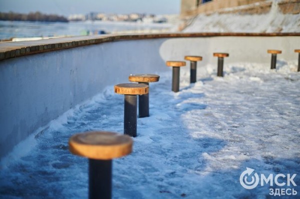 Идея для экстремалов: сморим ледостав на Иртыше за новой барной стойкой прямо на улице