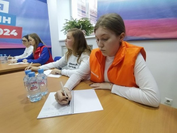 
									В Омске открылся штаб поддержки Путина 