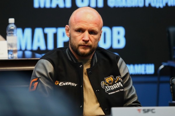 
									«Мама постоянно плачет»: Шлеменко рассказал, как его семья относится к боям  