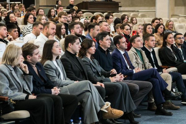 
									В Омске «Новые люди» выбрали лучший молодежный предпринимательский проект 