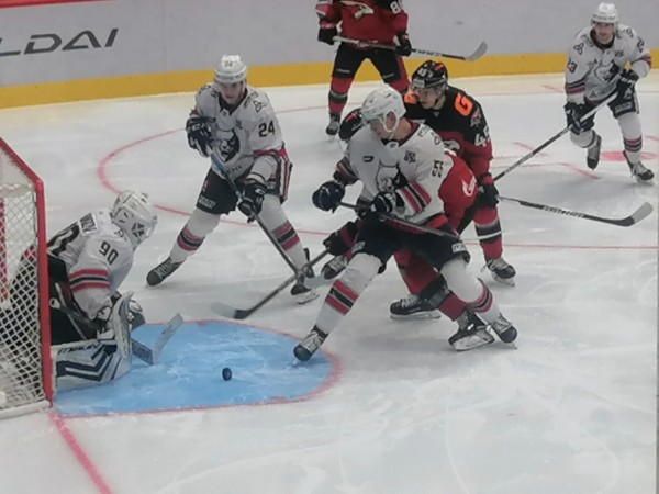 
									«Авангард» победил «Нефтехимик» по буллитам, отыгравшись с 1:3 