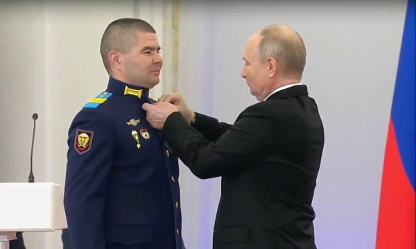 
									Путин вручил омичу медаль «Золотая Звезда» за подвиг на СВО 