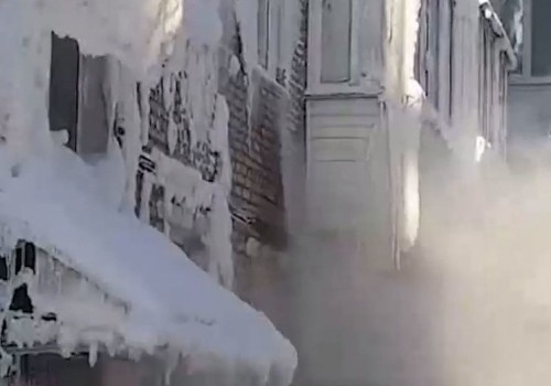 Мэр Омска посетил место повторного прорыва тепловых сетей