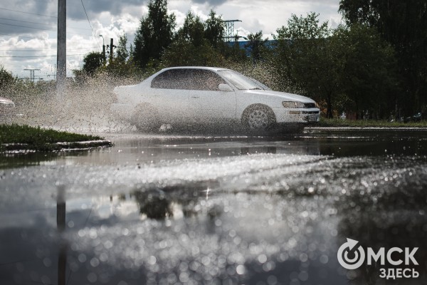 "Убираем ногу с тормоза, добавляем газ". Интервью с инструктором по контраварийной подготовке водителей